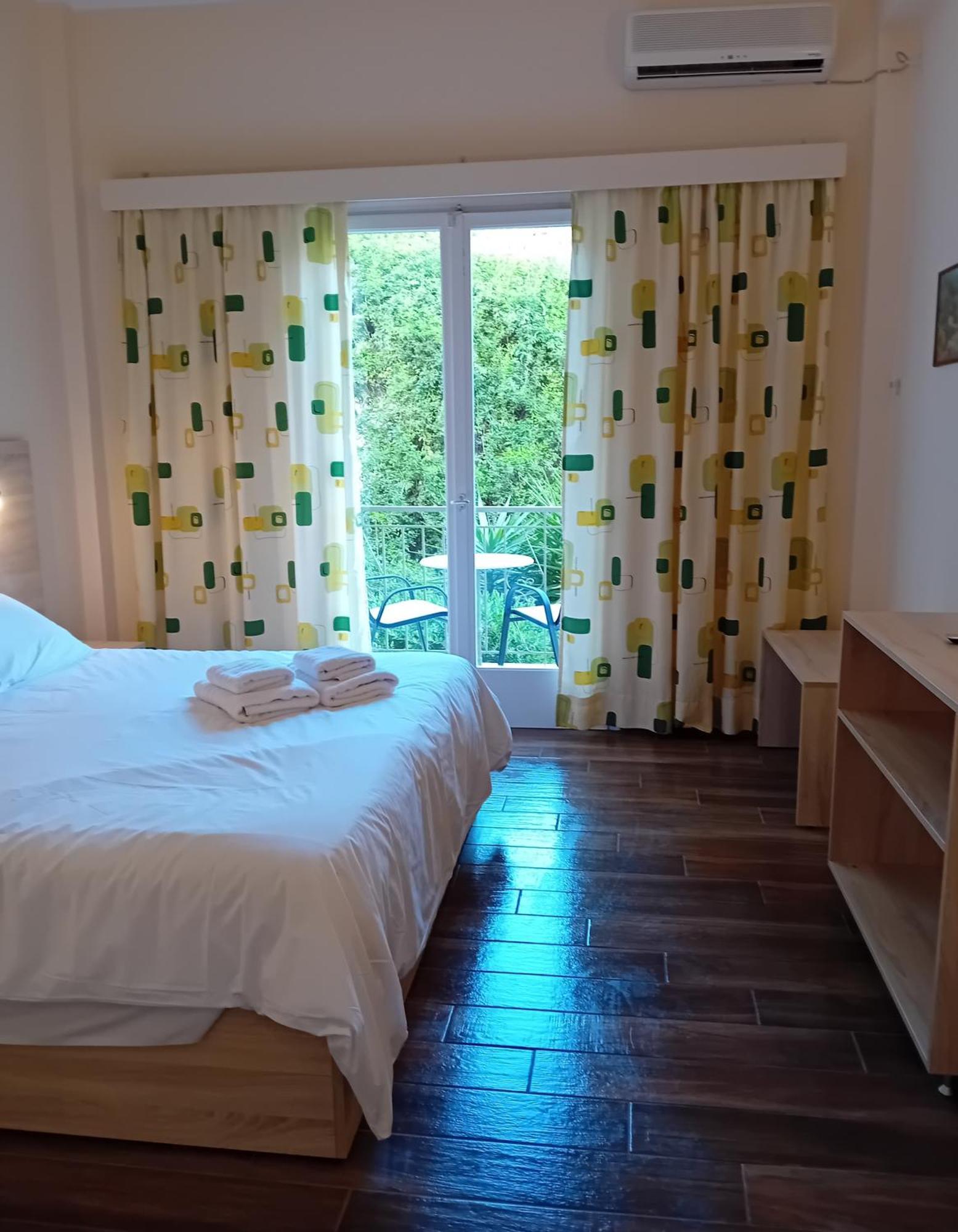 Hermes Agia Marina  Exteriér fotografie